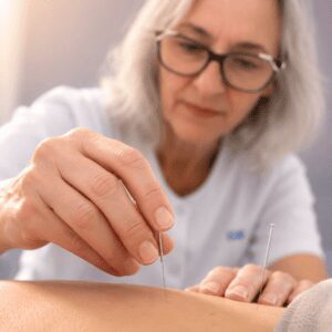 Acupuntura para equilibrio emocional en Vitae: técnica segura sin fármacos para gestionar estrés y recuperar la calma. Enfermera colegiada en Castellón.